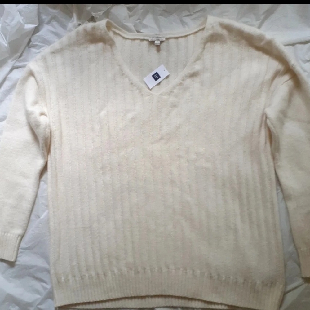 Gap Women's Cream V-Neck Sweater Size XL New With Tag